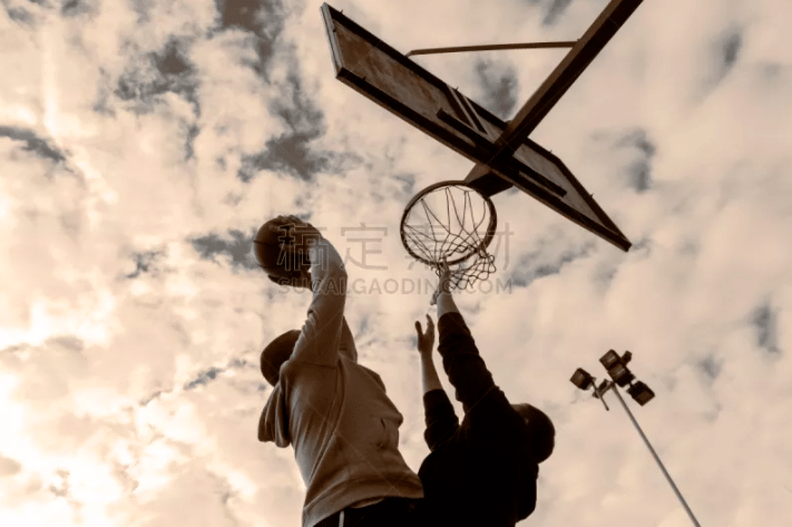 尼日利亚4-1大胜加蓬进入决赛，奥斯梅恩双响，埃朱克破门